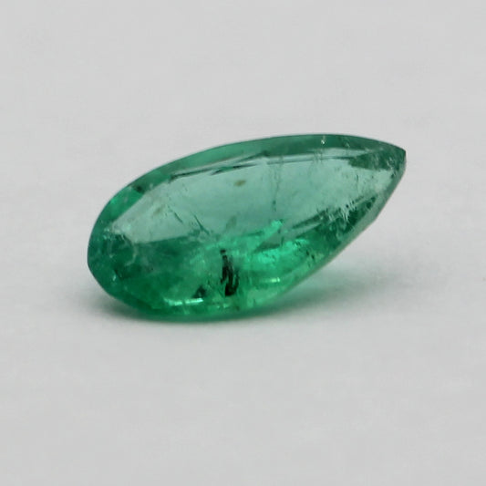 pear cut emerald 0.33 ct