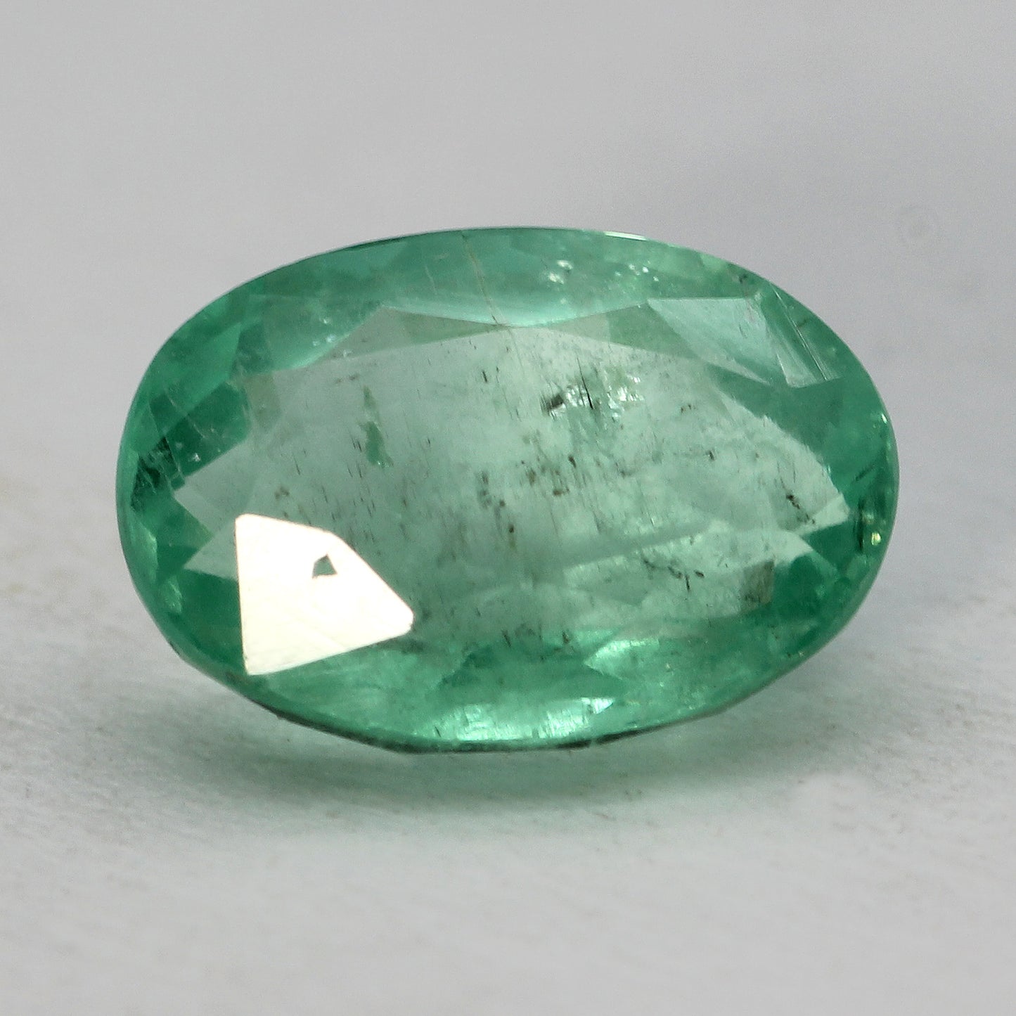 oval cut faceted emerald 2.65 ct