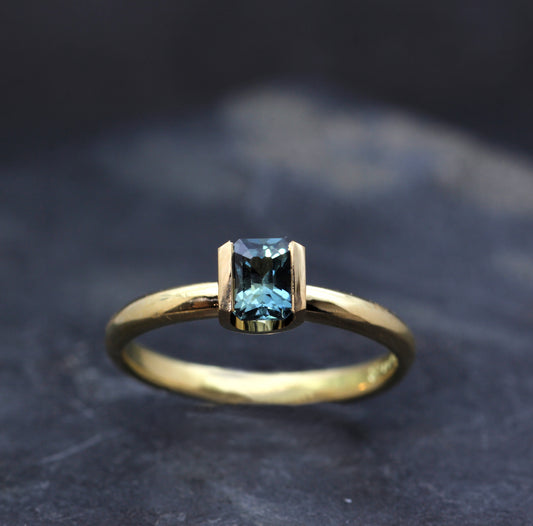 Sapphire 18ct Gold Flute Ring