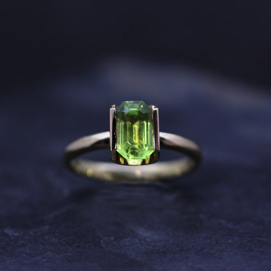 Peridot 18ct Gold Flute Ring