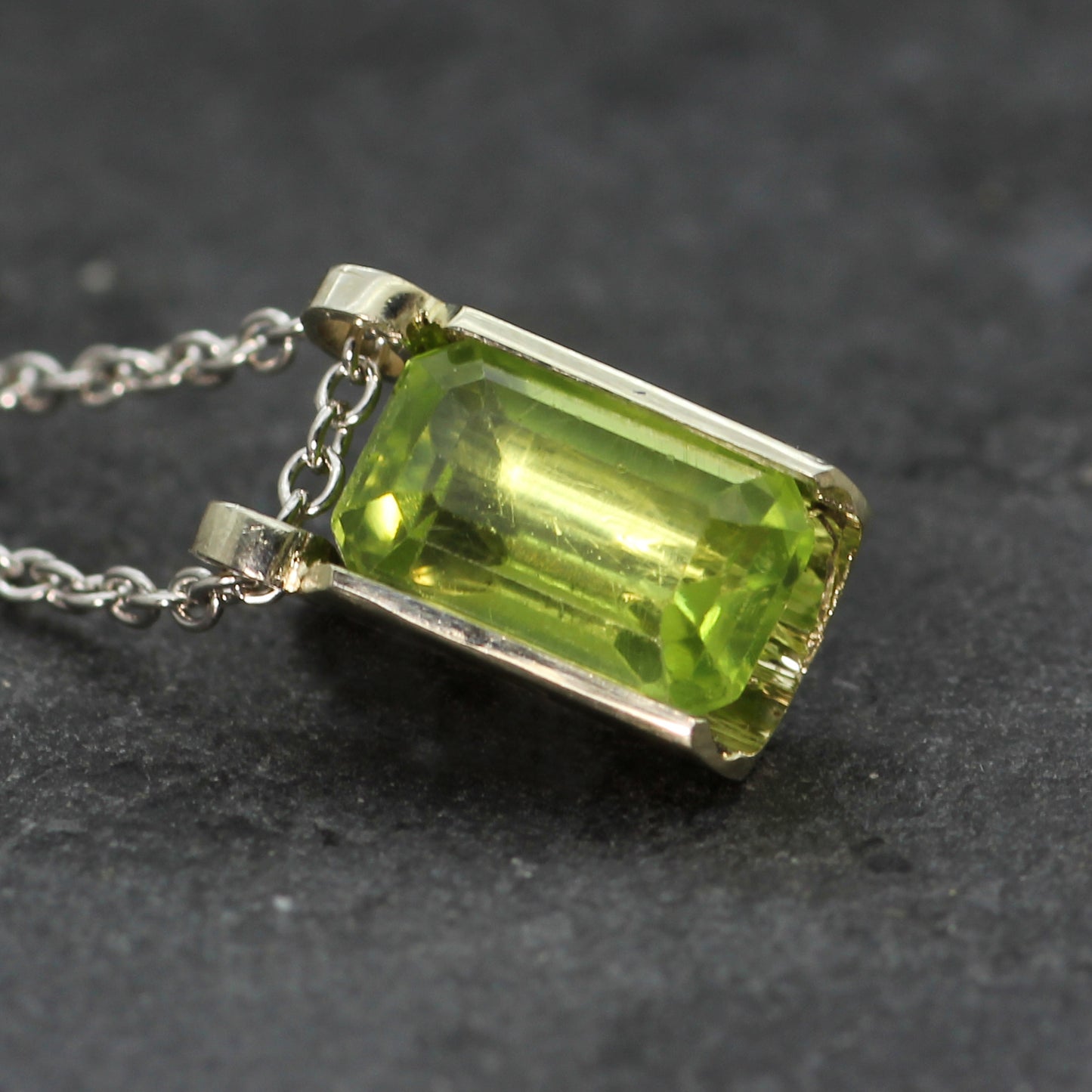 9ct White Gold And Peridot Flute Pendant