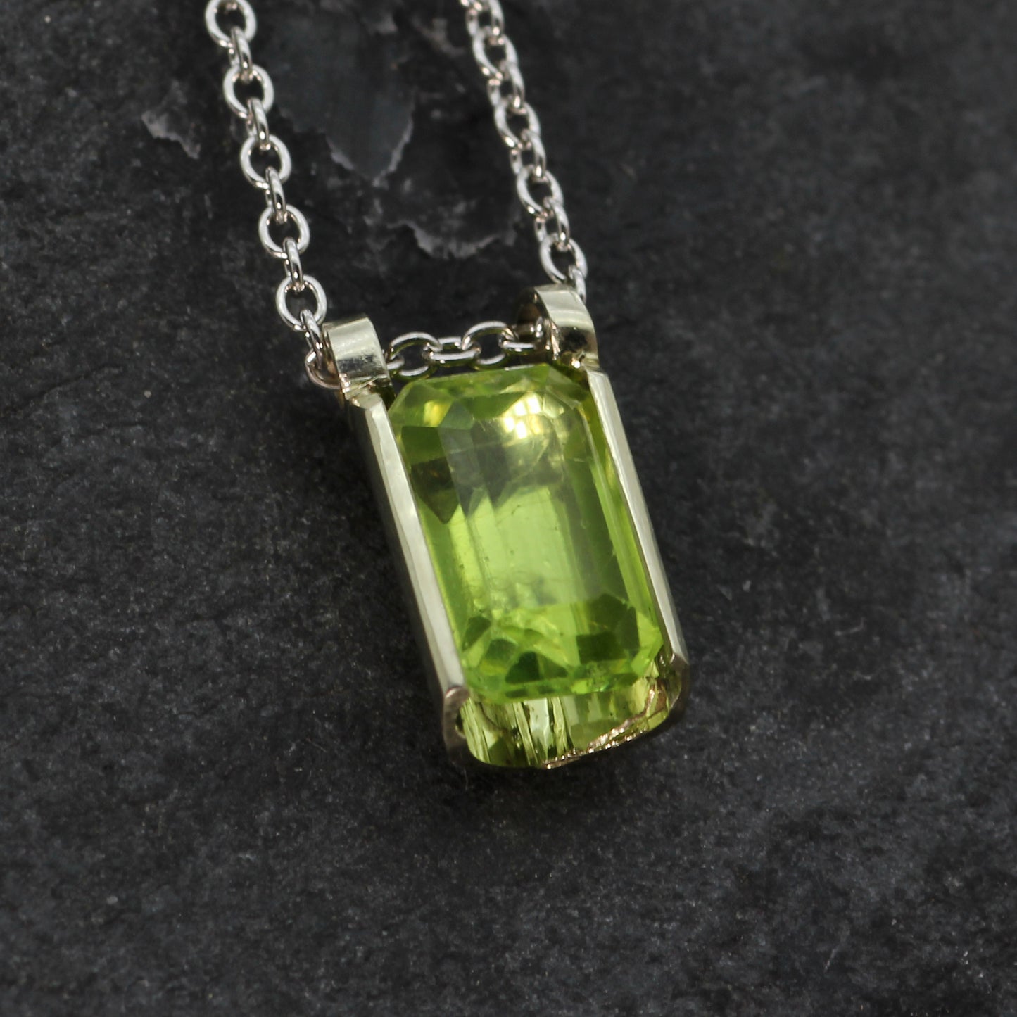 9ct White Gold And Peridot Flute Pendant