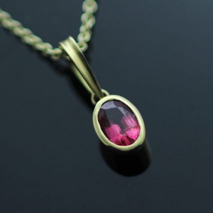 OVAL CUT PINK SPINEL SET IN 18CT YELLOW GOLD NECKLACE