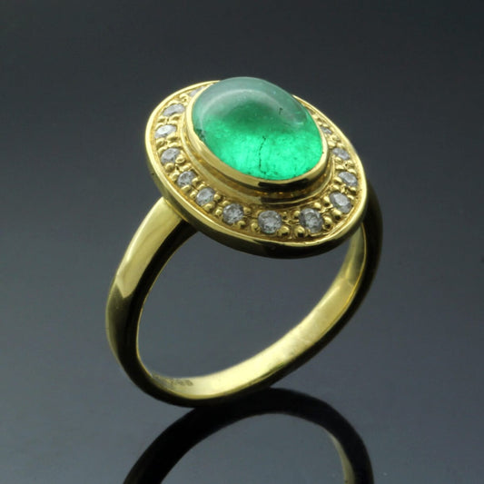 EMERALD WITH HALO OF DIAMONDS SET IN 18CT YELLOW GOLD