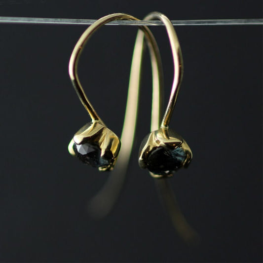 COLOUR CHANGE SAPPHIRES SET IN 18CT YELLOW GOLD DROP EARRINGS