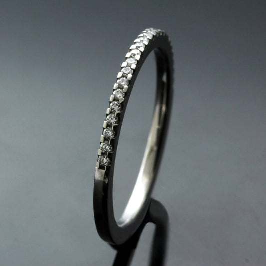 21 DIAMONDS SET IN SINGLE PLATINUM RUSCELLO HALF ETERNITY BAND