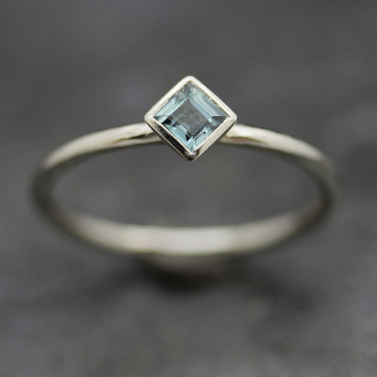 Platinum Midi Ring Teal Sapphire