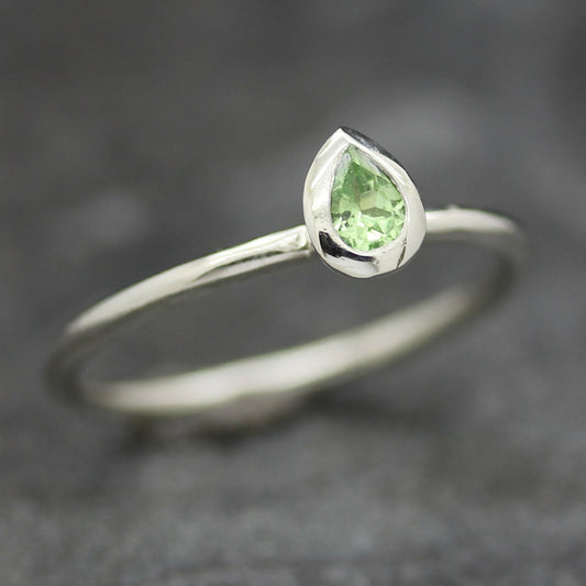 Platinum Midi Ring Tsavorite Garnet