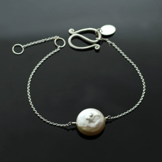 CREAMY BUTTON PEARL & STERLING SILVER BRACELET