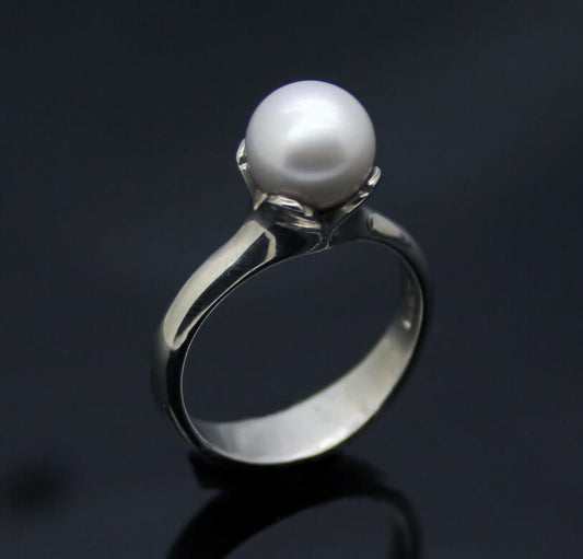 NATURAL WHITE PEARL SET IN PALLADIUM FLOWER RING