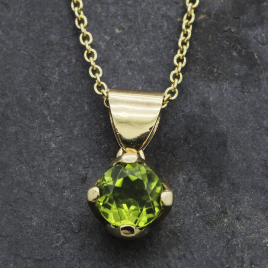 Yellow Gold and Peridot Pendant