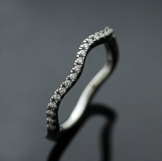 21 DIAMONDS SET IN SINGLE WAVY PLATINUM RUSCELLO HALF ETERNITY BAND