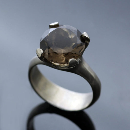 SMOKEY QUARTZ & STERLING SILVER COCKTAIL RING