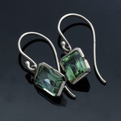 3.93ct GREEN TOURMALINE SET IN 14CT WHITE GOLD DROPLET EARRINGS