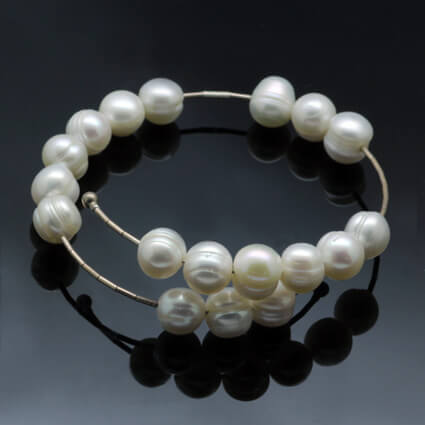 White Pearl beaded bracelet by Petra de Souza